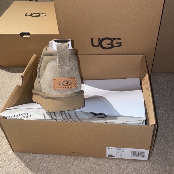 UGG Classic Ultra Mini Antilope - Picture 8 of 11